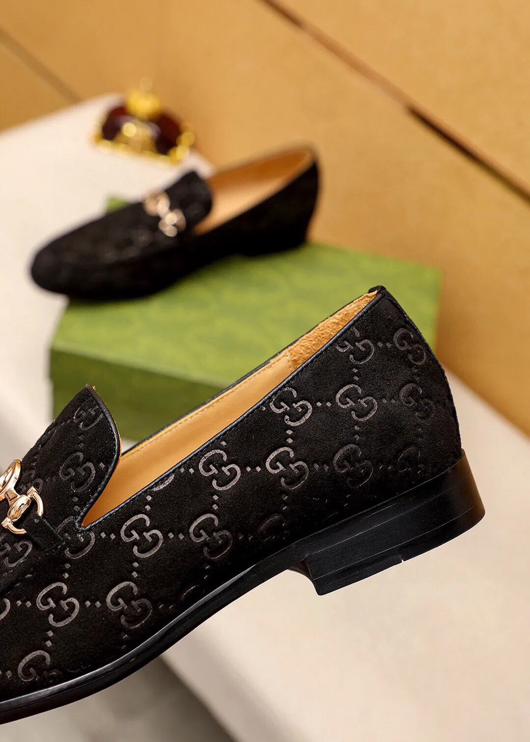Men's shoes 💰520 💐 Product trademark: GUCCI "Gucci" casual leather shoes Regular size: 39-44 (38.45🉑️customized) Product materials: Selected imported first-layer calfskin embossed upper + luxury hardware buckle, imported water-dyed cow leather lining. Strong three-dimensional visual effect, original combination outsole Color: 3⃣️colors available